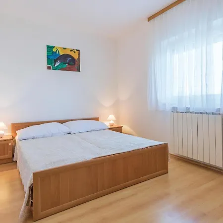 4 Bedroom Cozy In Apartment *