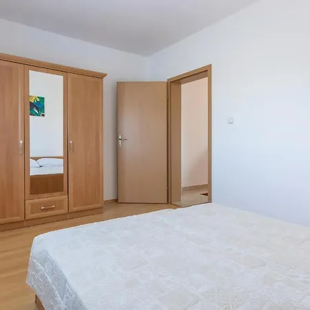Apartment 4 Bedroom Cozy In *