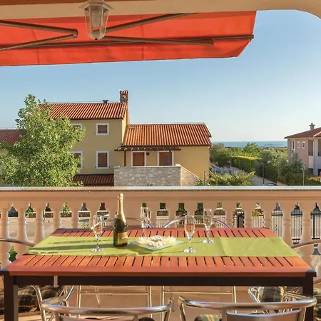 4 Bedroom Cozy In Vodnjan
