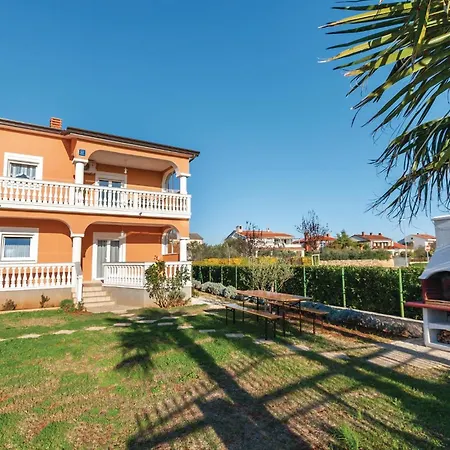 4 Bedroom Cozy In Διαμέρισμα