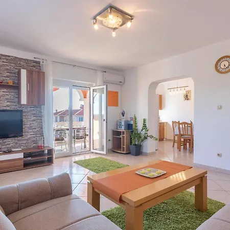 Apartment 4 Bedroom Cozy In