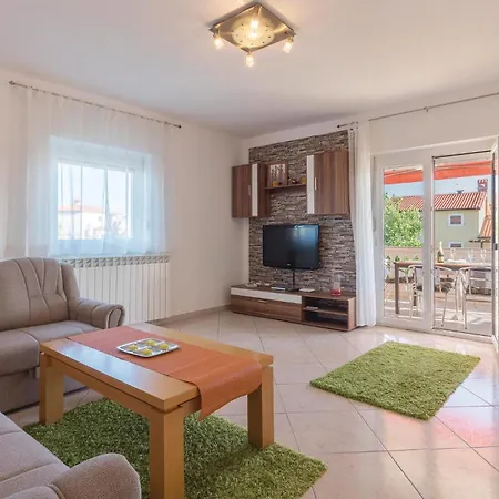 4 Bedroom Cozy In Apartment *