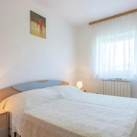 4 Bedroom Cozy In Apartment Vodnjan