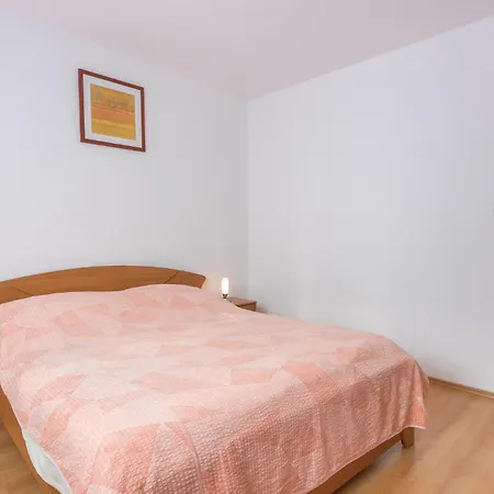 4 Bedroom Cozy In Vodnjan